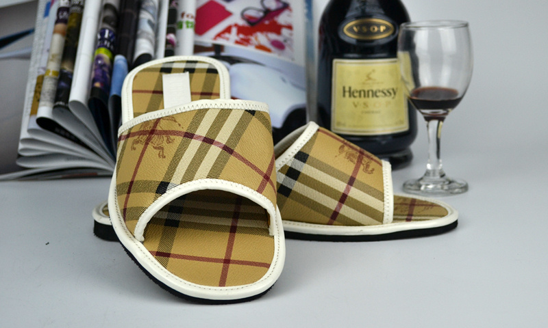2017 Burbry slippers man 38-46-083